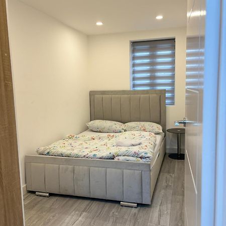 Newly Build 2Br Property With Free Parking High Wycombe Exterior photo
