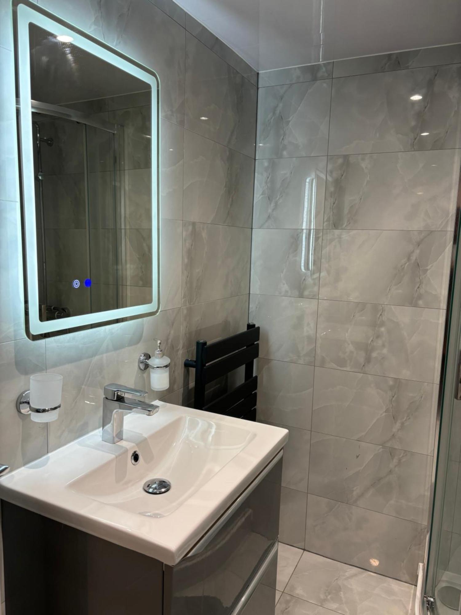 Newly Build 2Br Property With Free Parking High Wycombe Exterior photo