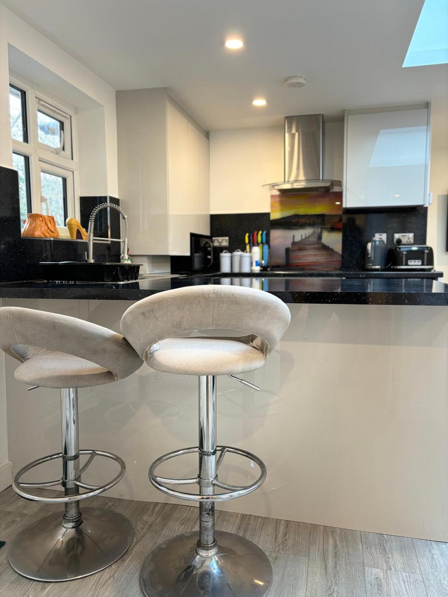 Newly Build 2Br Property With Free Parking High Wycombe Exterior photo
